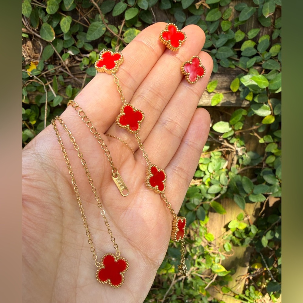 Lucky Clover Necklace Earrings Bracelet Red Set 18K Gold Plated

Jewelry Set - Picture 4 of 5